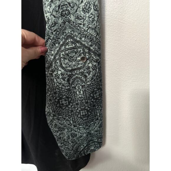 Rock & Republic Blue & Black Silver Print V Neck Tunic Roll Tab Sleeves Medium - Picture 8 of 10